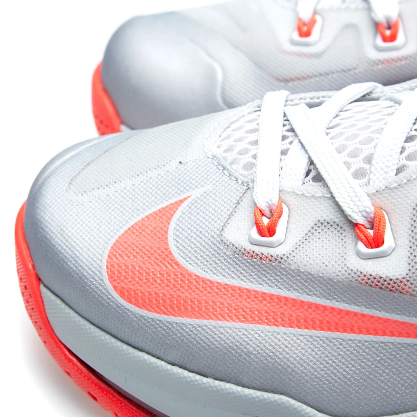 Nike Max LeBron XI Low 'Laser Crimson'